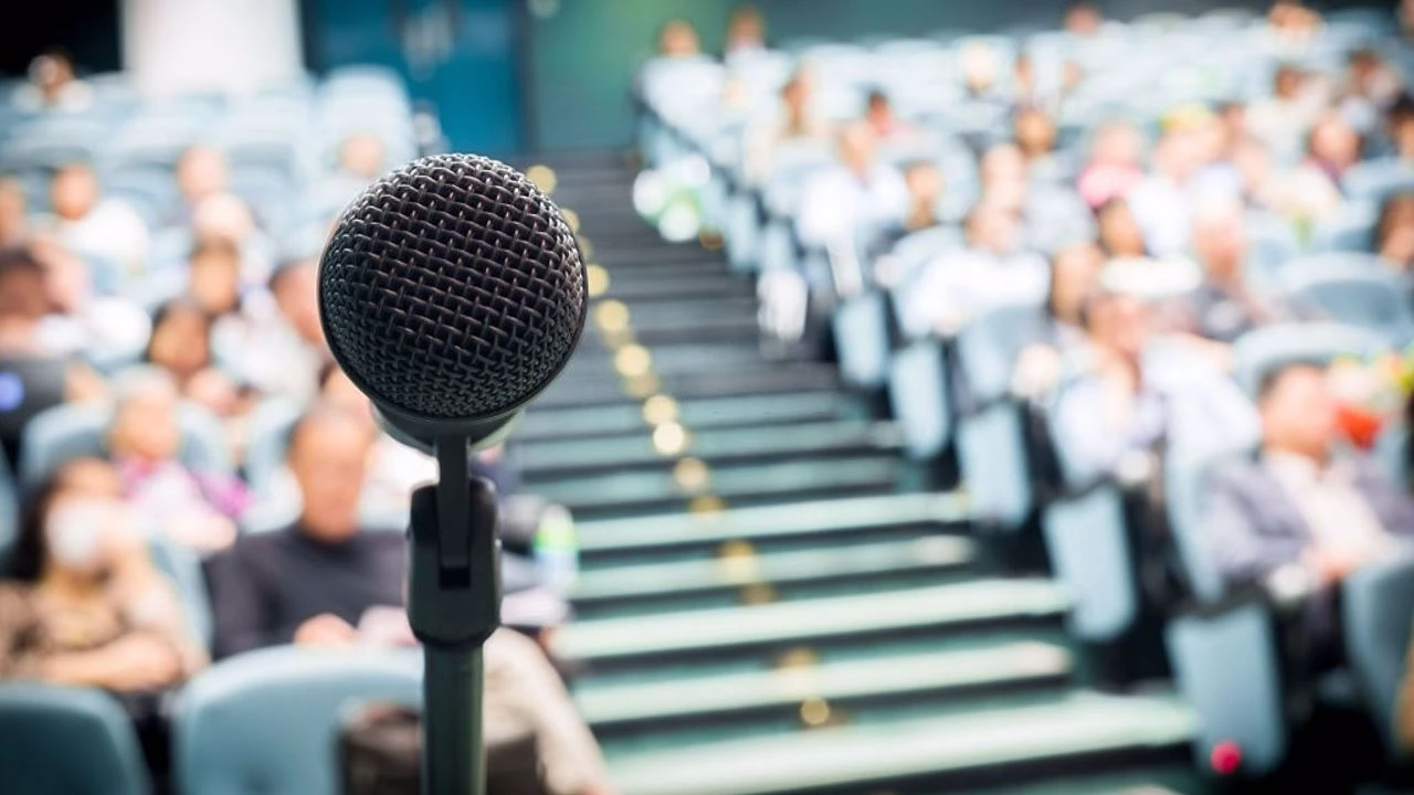 How to Become an Inspirational Motivational Speaker: Ignite Change and Inspire Others